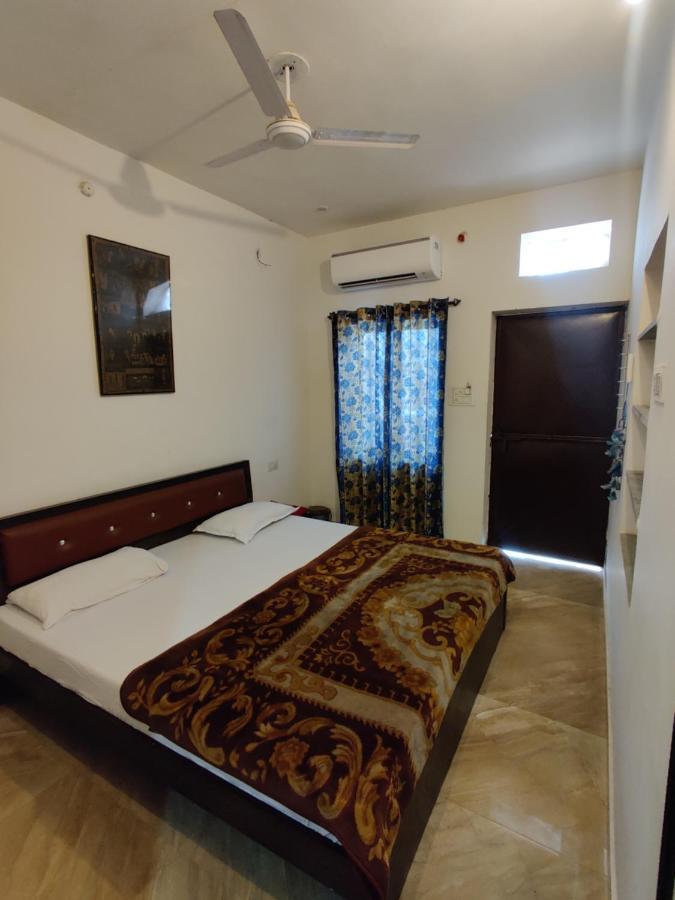 פושקאר Varah Square Guest House מראה חיצוני תמונה