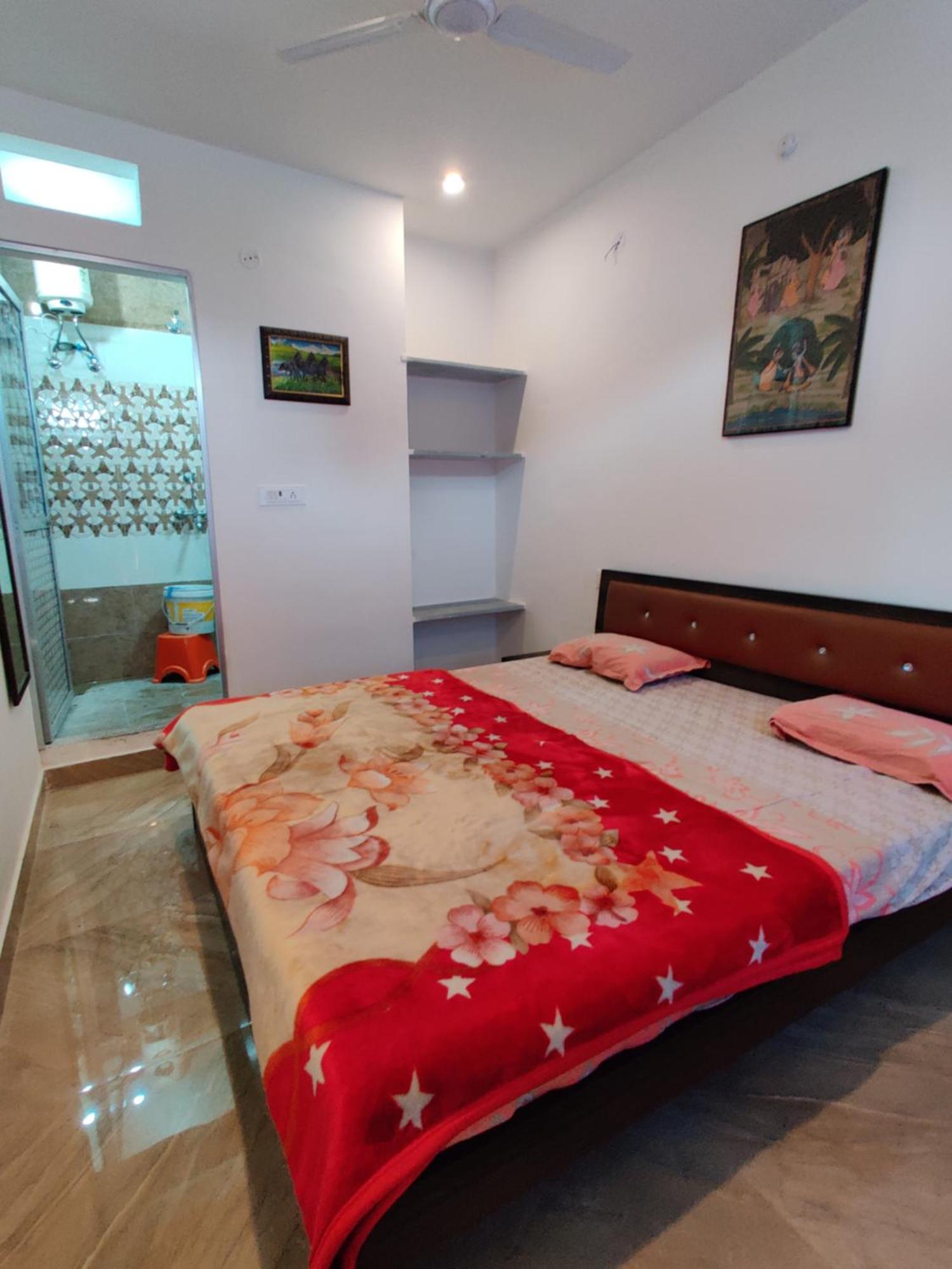 פושקאר Varah Square Guest House מראה חיצוני תמונה