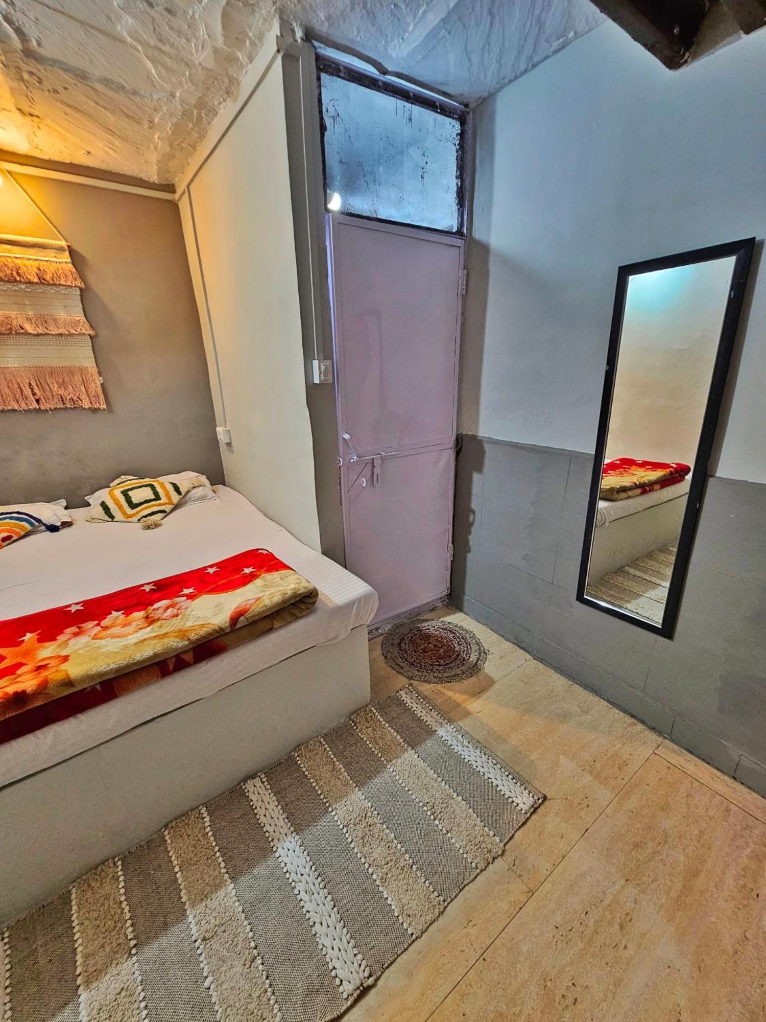 פושקאר Varah Square Guest House חדר תמונה