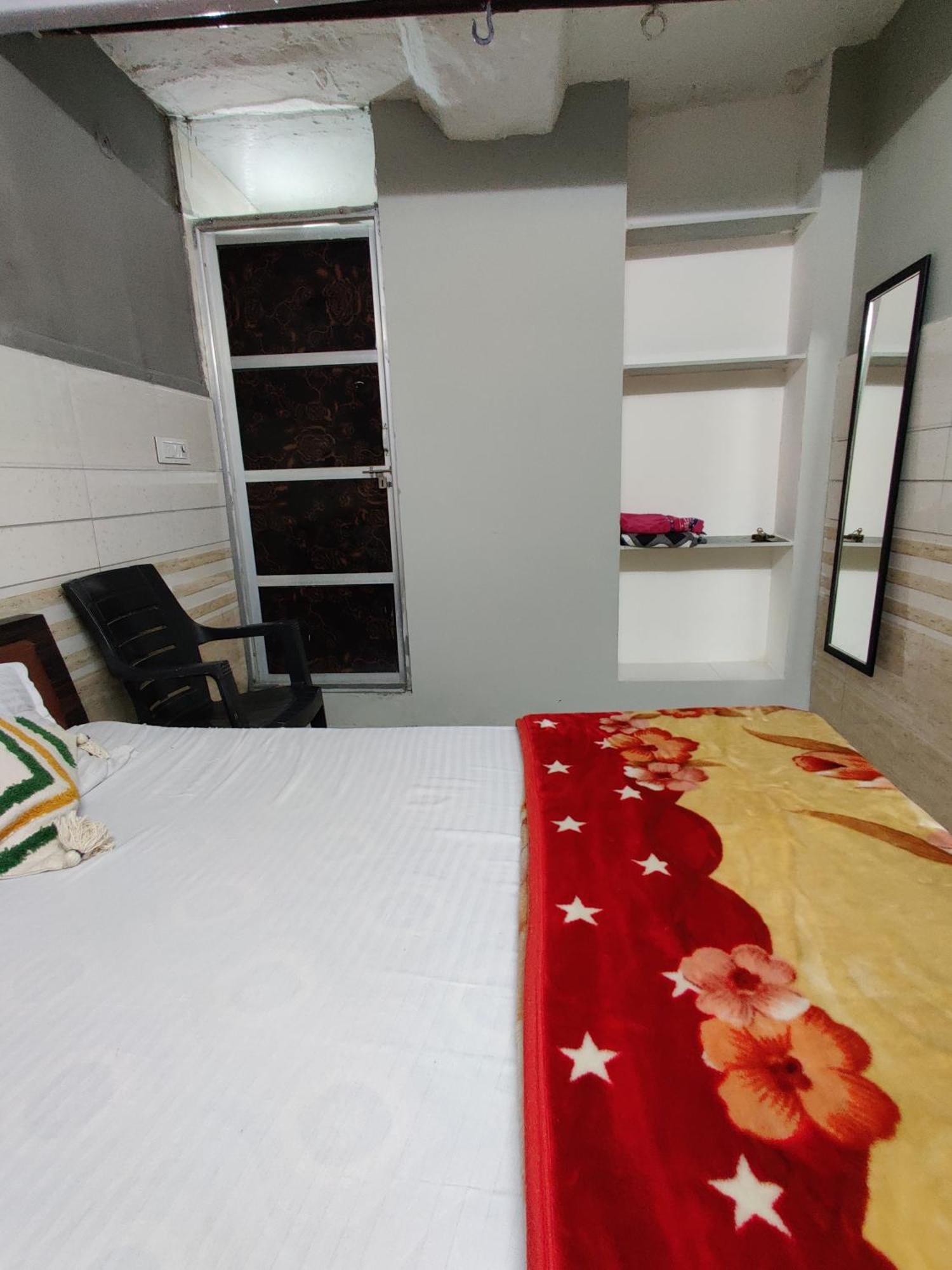 פושקאר Varah Square Guest House מראה חיצוני תמונה