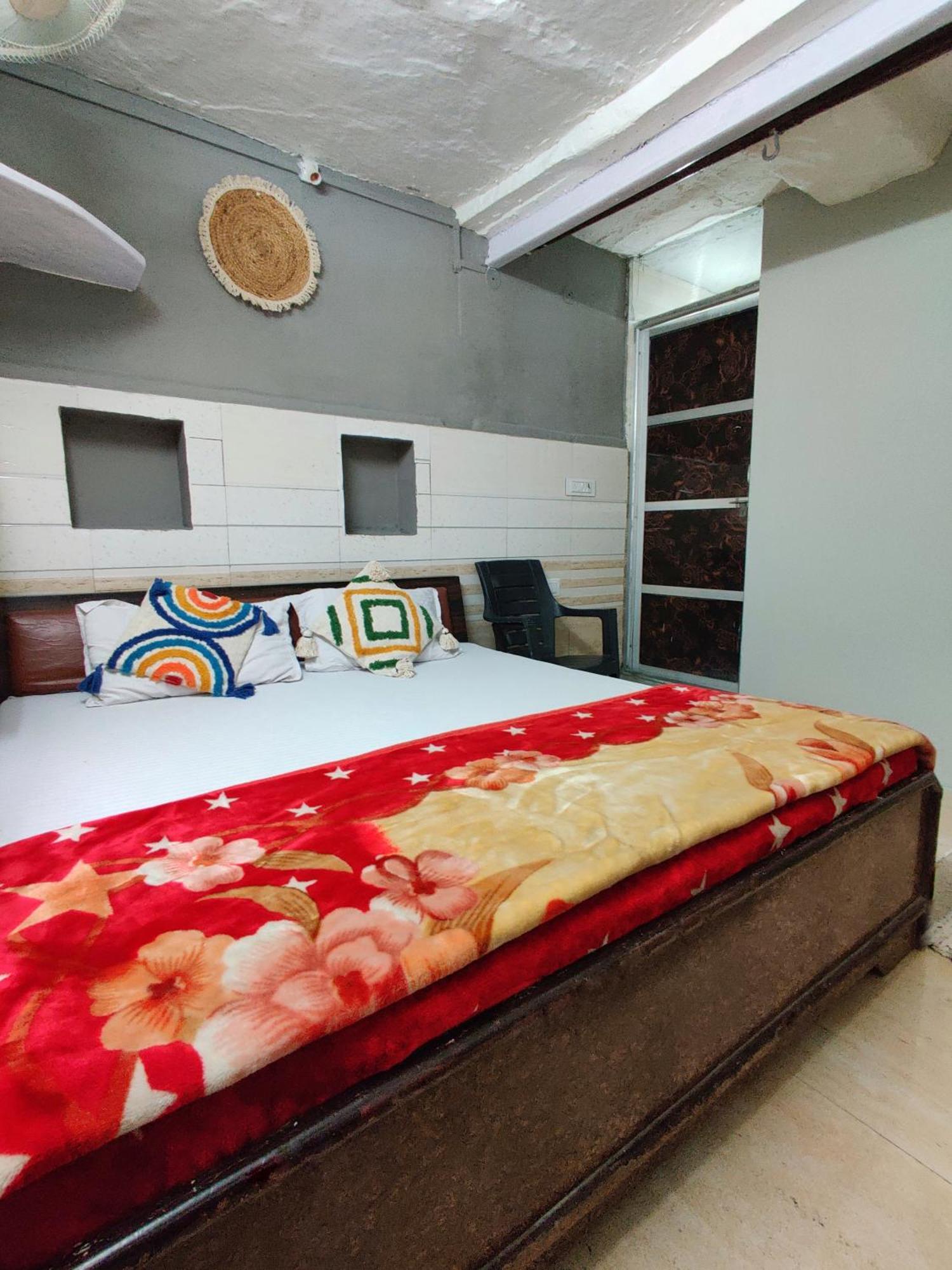 פושקאר Varah Square Guest House חדר תמונה