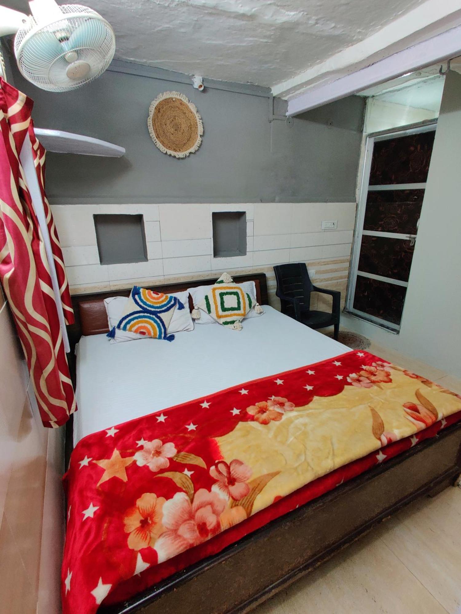 פושקאר Varah Square Guest House מראה חיצוני תמונה