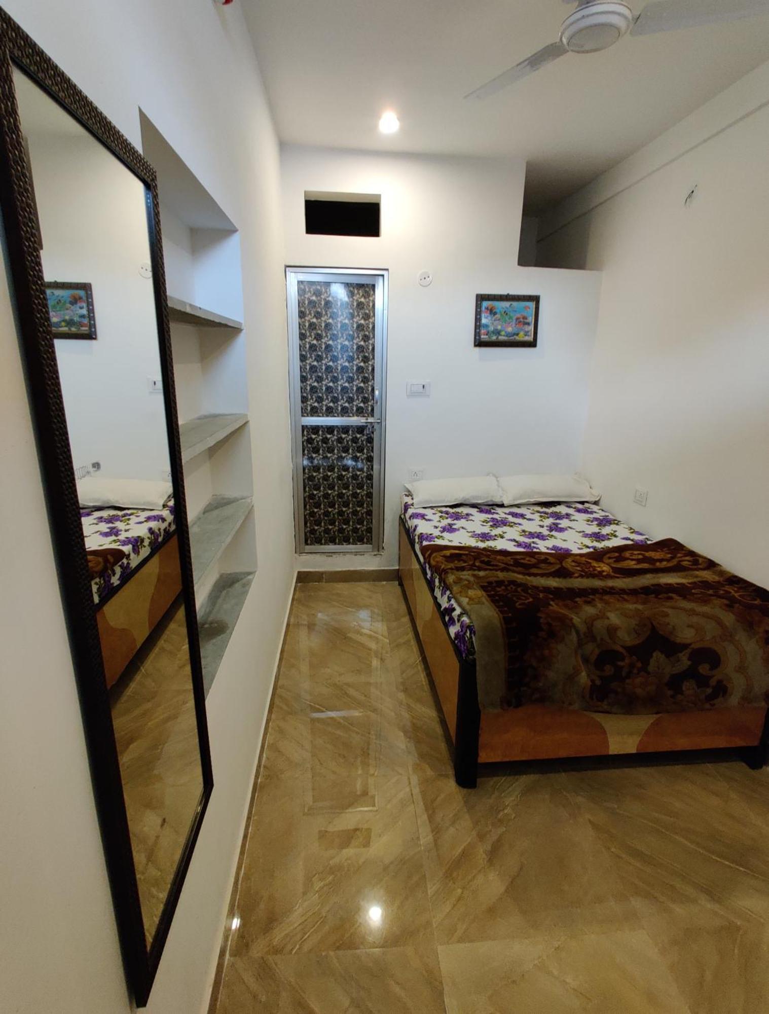 פושקאר Varah Square Guest House חדר תמונה