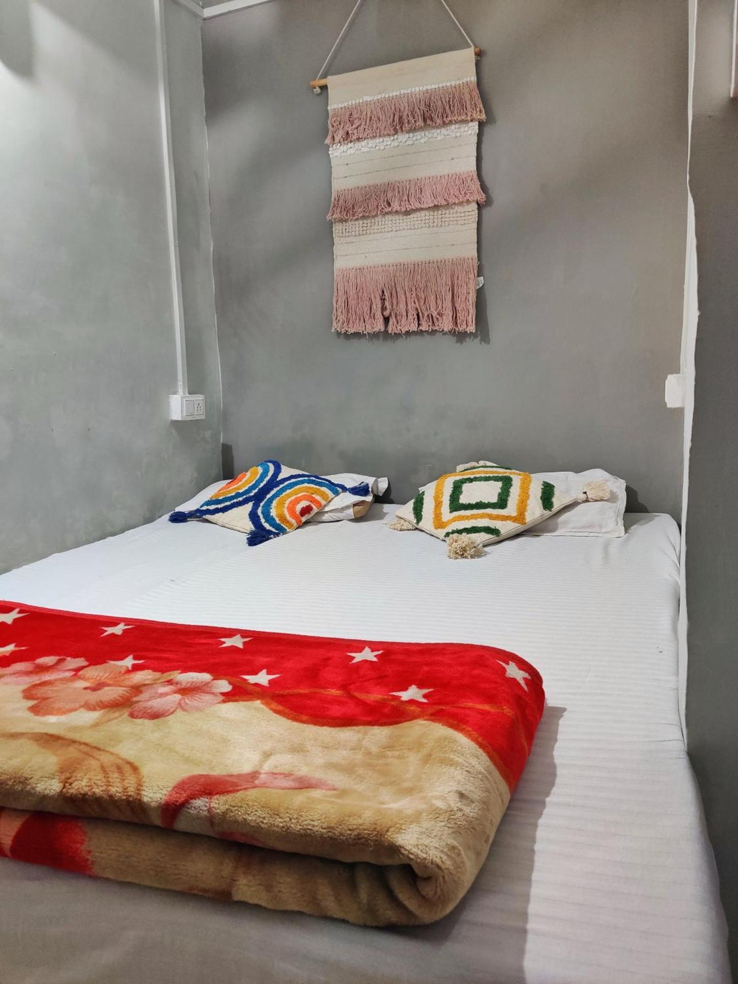 פושקאר Varah Square Guest House חדר תמונה