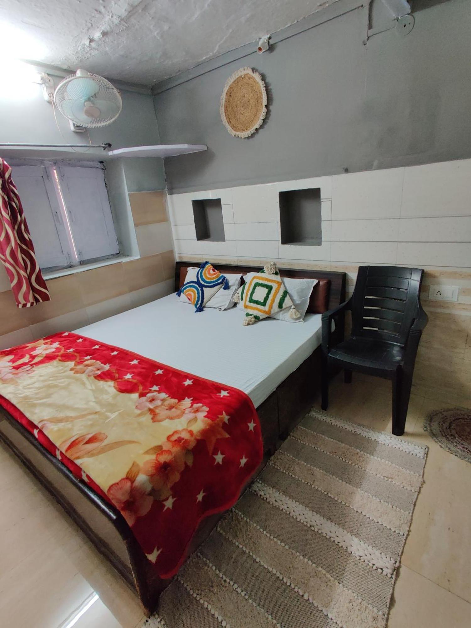 פושקאר Varah Square Guest House חדר תמונה