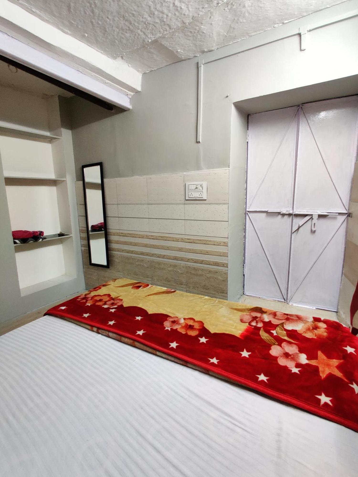 פושקאר Varah Square Guest House חדר תמונה