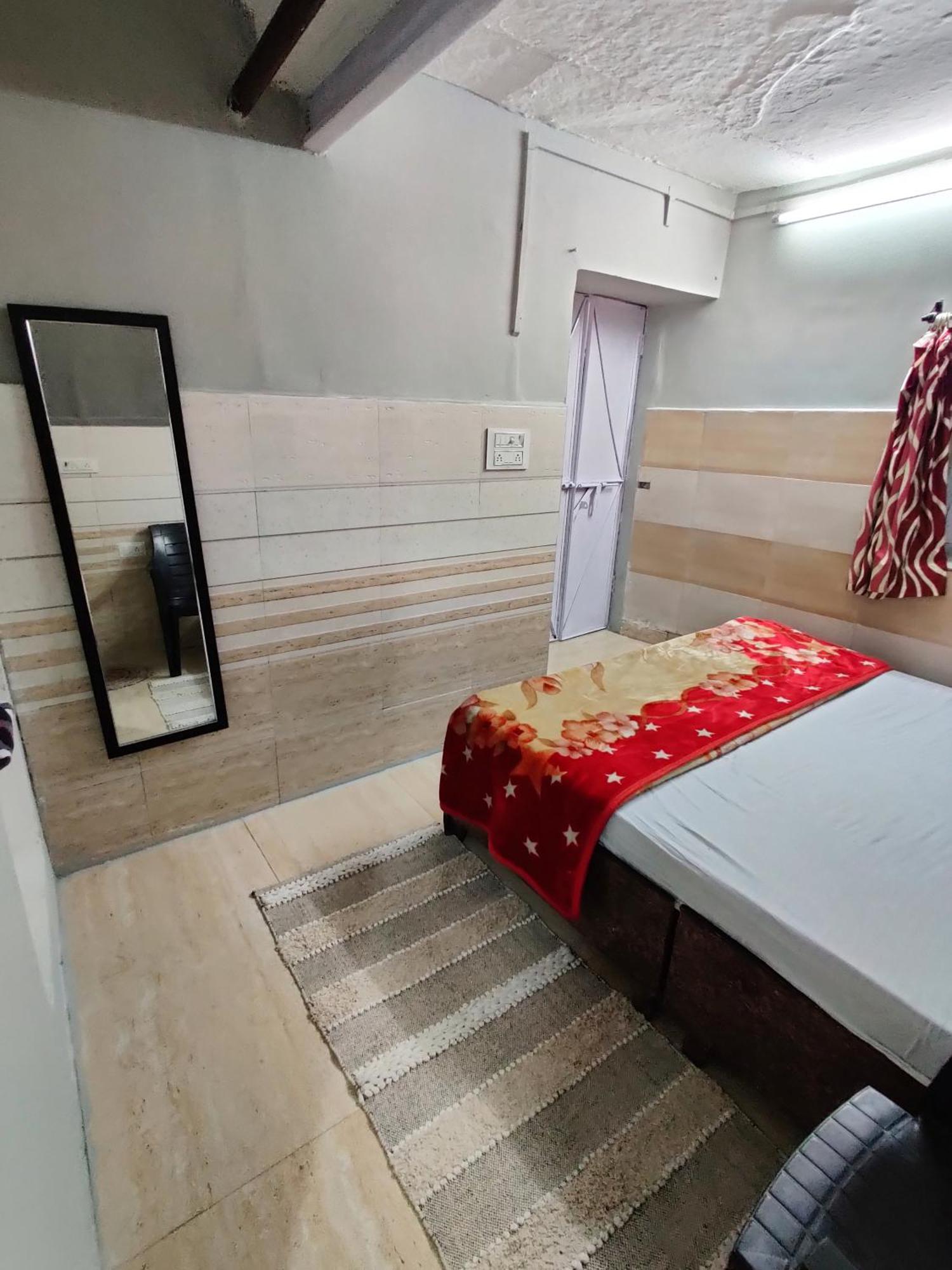 פושקאר Varah Square Guest House חדר תמונה