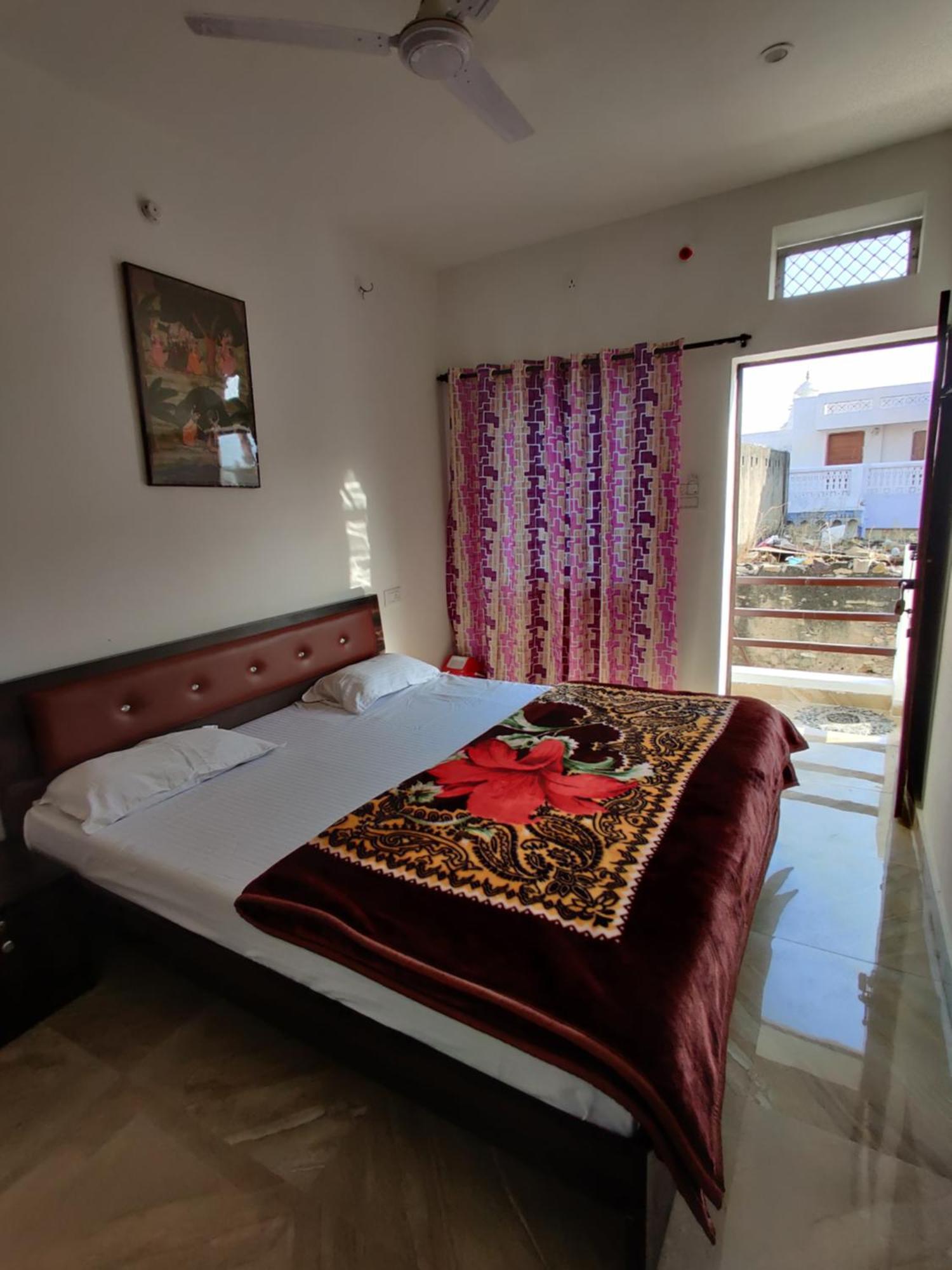 פושקאר Varah Square Guest House חדר תמונה