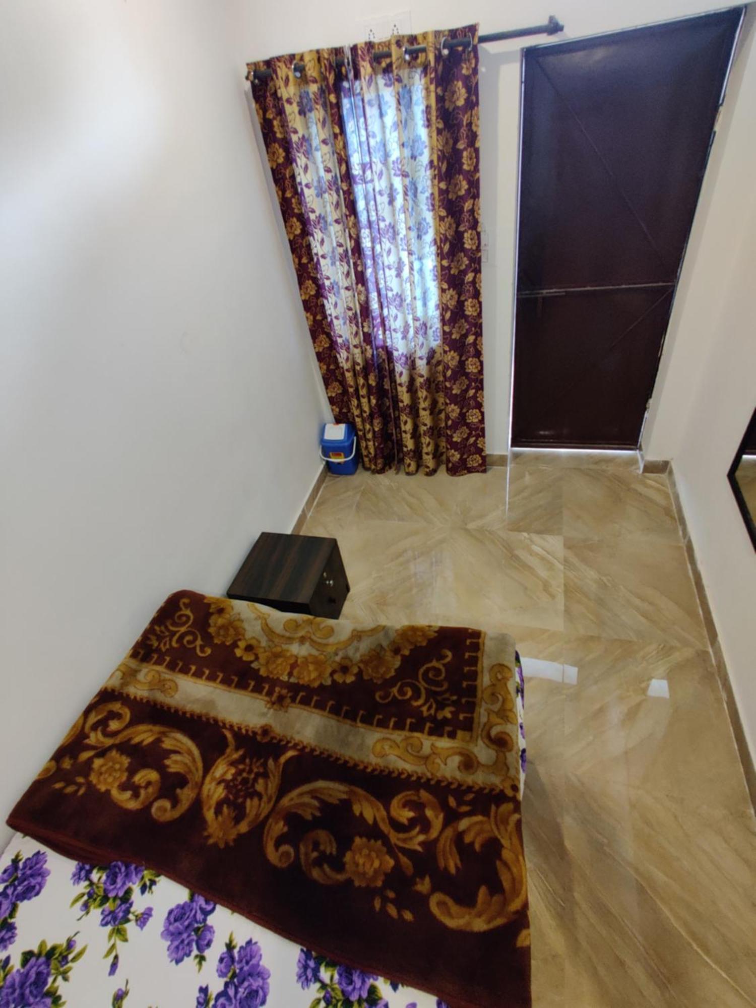 פושקאר Varah Square Guest House חדר תמונה