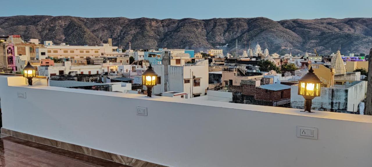 פושקאר Varah Square Guest House מראה חיצוני תמונה