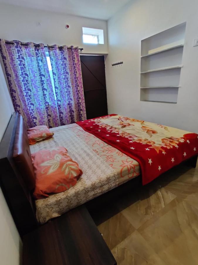 פושקאר Varah Square Guest House מראה חיצוני תמונה