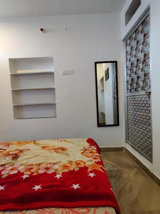 פושקאר Varah Square Guest House מראה חיצוני תמונה